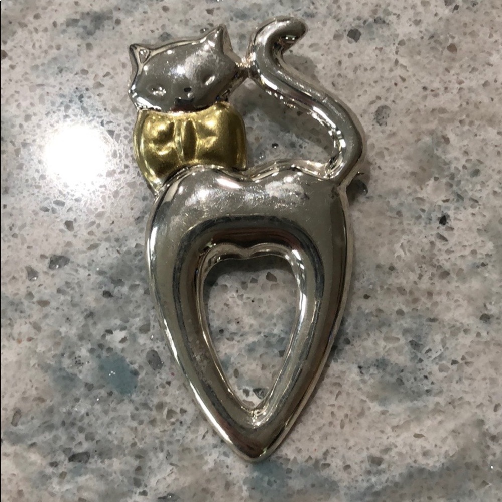 Cat pin